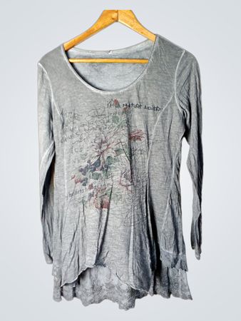 „Graues langärmliges T-Shirt mit Blumenmotiv“