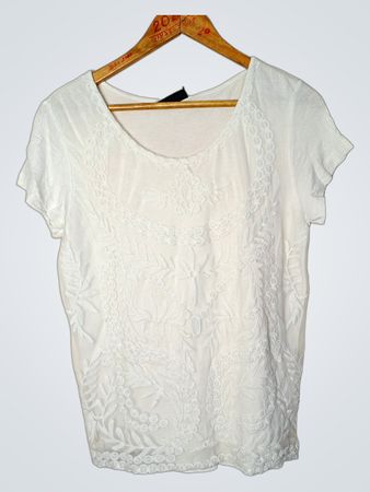Janina Weiß Besticktes T-Shirt