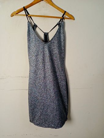 Glitzerndes Spaghetti-Trägerkleid