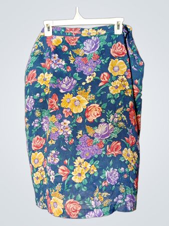 Rock mit Blumenmuster und Größe 46 Etikett