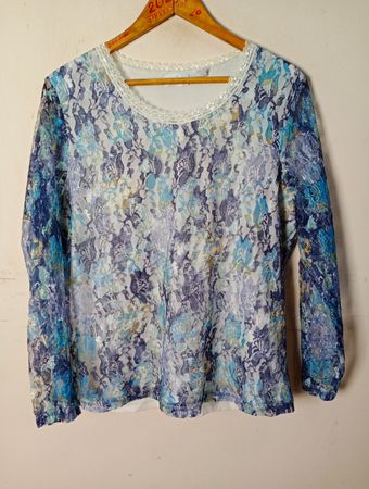 Komplimente Women's Blue Floral Lace Long Sleeve Top