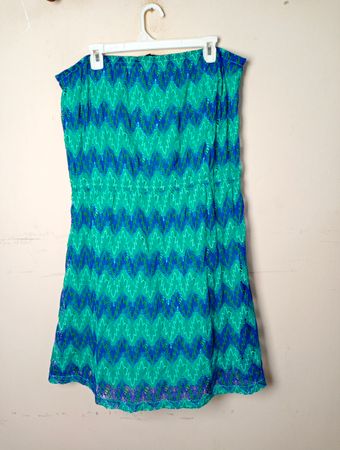 Einfach Sein Grünes und Blaues Chevron-Muster Spitzenkleid