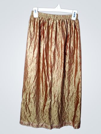 Goldenes Maxi-Rock mit rotem Blumenmuster