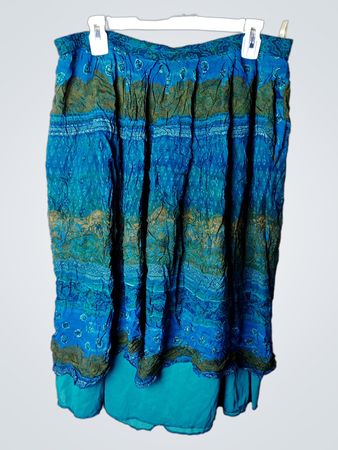 Blauer und grüner gemusterter Midi-Rock