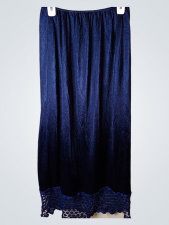 Blaue Rüschenrock mit Spitzenbesatz