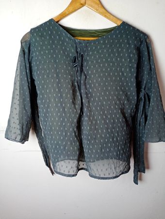 Durchsichtige Bluse mit Punktmuster