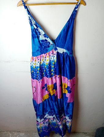 Blaues Blumenmuster Maxikleid
