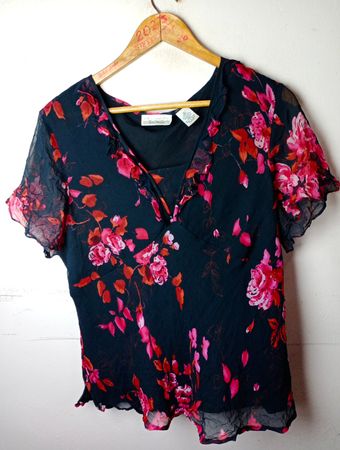 New York City Design Co. Damen Blütenmuster Transparente Bluse