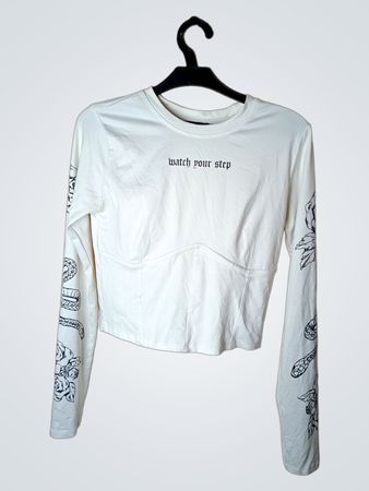 FB Sister White Langarm "watch your step" Schlange und Rose Print Cropped Top