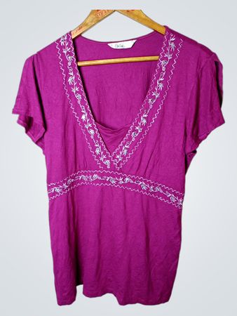 BHS Besticktes V-Ausschnitt T-Shirt