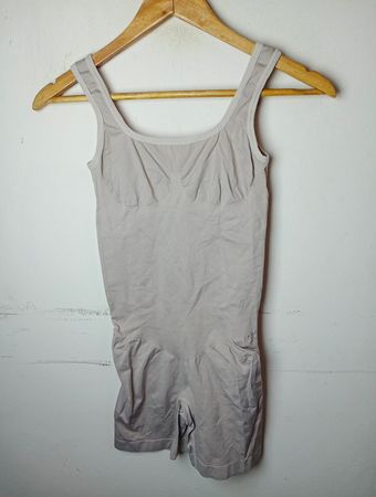 Beiger Bodysuit in Größe M
