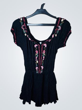 Schwarzer bestickter Jumpsuit