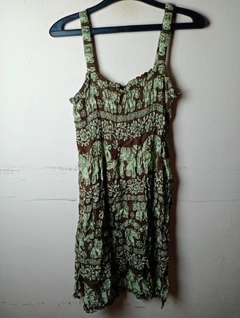 Braunes und grünes Elefantenmuster Spaghettiträgerkleid