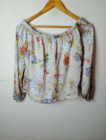 ONLY Floral Schulterfreie Langarmbluse