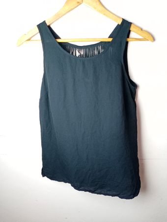 Schwarzes Tanktop mit Fransendetail