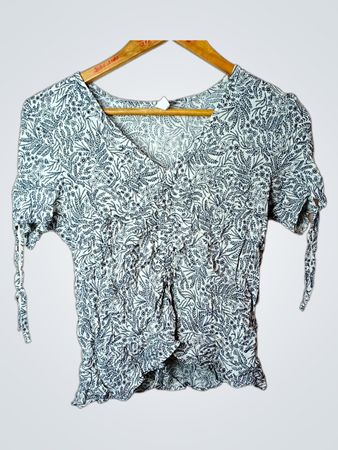 Damen Bluse mit weißem und blauem Blumenmuster