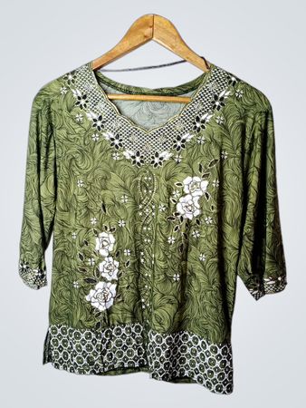 Grüne bestickte Bluse