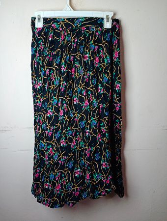 Schwarz floral bedruckter Rock