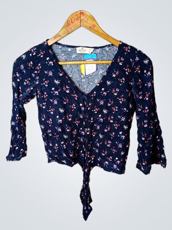 Hollister California Floral Tie-Front Crop Top