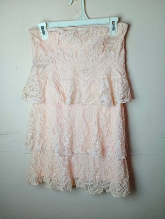 WOMEN ONLY Pfirsich Spitzen Stufenloses Trägerloses Kleid