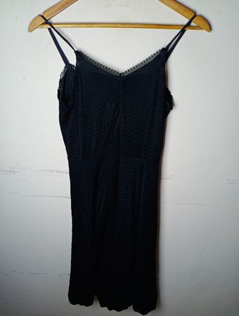 Schwarzes Slip-Kleid