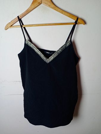 ONLY Schwarzes verziertes Cami-Top