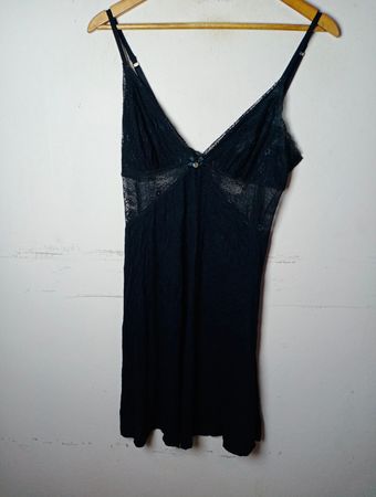 BouX Avenue Schwarzes Spitzen-Nachthemd