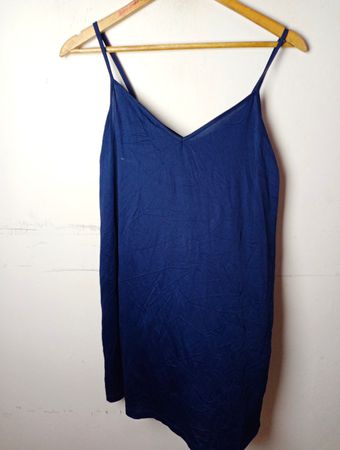 Blaues Spaghetti-Trägerkleid