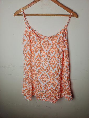 Orange und weiße Blumendruck-Top