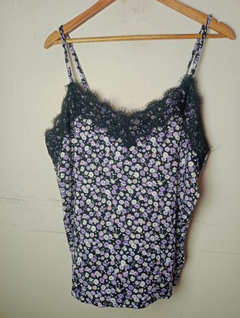 Everme Floral Lace Trim Cami Top