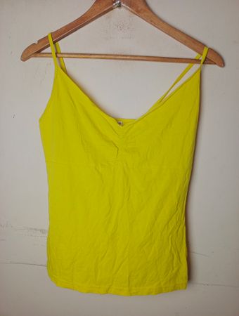 IO-O Gelbes Spaghetti-Träger Tanktop