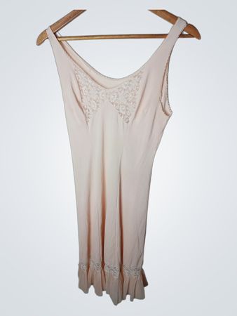Rosa Slip mit Spitzenrand