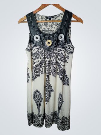 Cool Girl Paris ärmelloses Kleid mit aufwendigem Druck