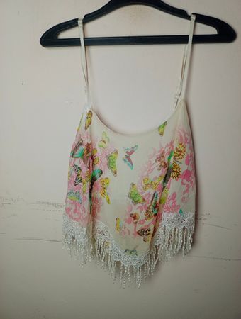 Transparente Schmetterlingsdruck-Top mit Fransen