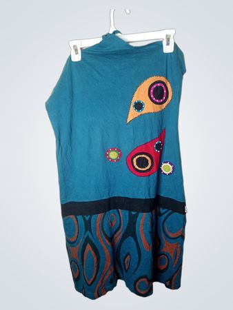 TIVR Fashion Aquagrünes Kleid mit Paisley-Applikation und gemustertem Saum