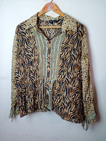 M MILANO Damen Tierdruck Hemd mit Knopfleiste und Spitze