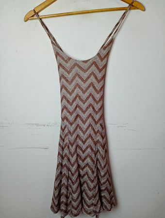 Braun und Weiß Chevron Strick Maxi Kleid