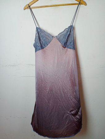 Satin-Slipkleid mit Spitze