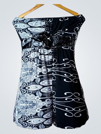 Okay Schwarzes und Weißes Gemustertes Kleid