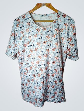 Weißes T-Shirt mit floralem Druck