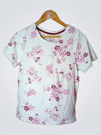 Weißes T-Shirt mit pinkem Blumenmuster