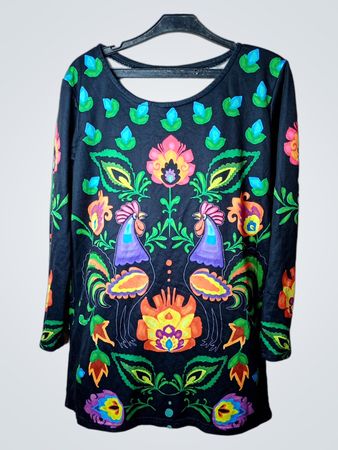 Schwarzes langärmliges Kleid mit buntem Blumen- und Hahn-Print