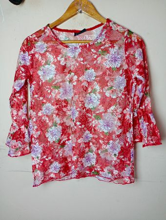 Janina Rote Blumenspitze Glockenärmel Bluse