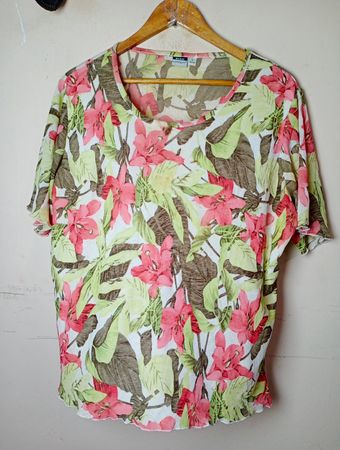 BASIC CONCEPT Damen T-Shirt mit Blumenmuster Größe L
