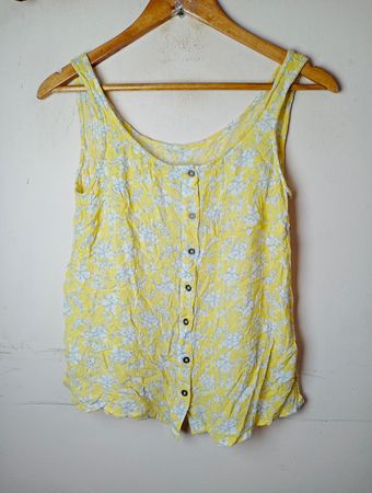 Gelbes Blumentop