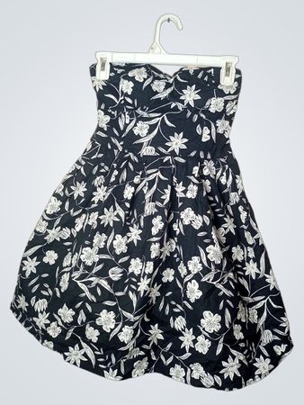 Cameo Blumenmuster trägerloses Kleid