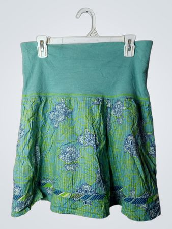 Blauer und grüner Blumenmuster-Rock