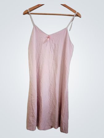 Rosa Slipkleid mit Schleifendetail