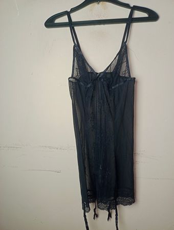 Frauen Secret schwarzes Spitzen-Nachthemd
