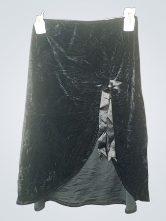 Schwarzer Samtrock mit Schleifendetail